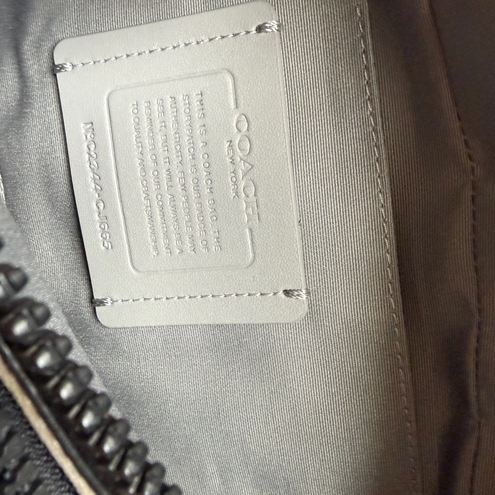 Coach White and Black Belt Bag - Picture 4 of 4